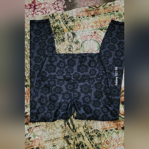 NWOT Pink Lily Leggings - Picture 2 of 3